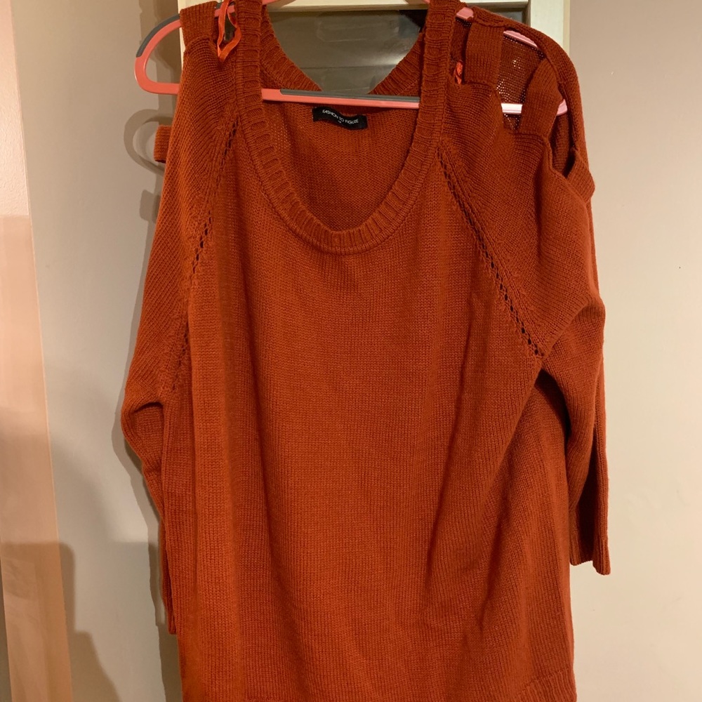 Fashion to figure orange sweater with peep sleeve